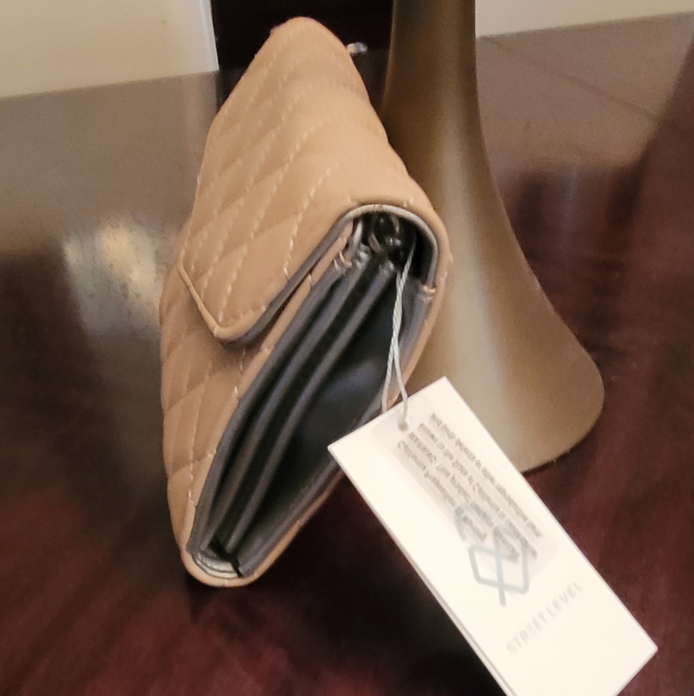 Beautiful Tan Purse - Picture 3 of 3